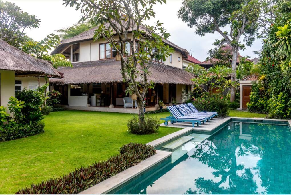 Villa Pande Sanur Beach Side Exterior photo