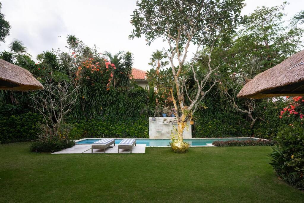 Villa Pande Sanur Beach Side Exterior photo